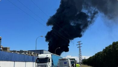 incendio nave productos químicos en Alcalá de Guadaíra